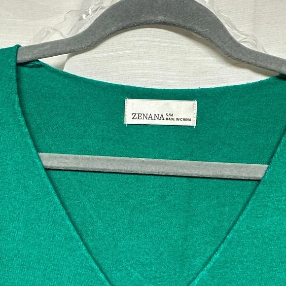 Zenana Outfitters Green V-Neck Sweater - Picture 2 of 8